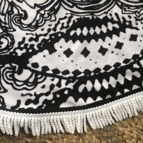 Boho Style Black and White Round Picnic Beach Towel Blanket - Picture 4 of 9